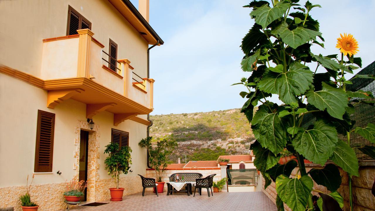 Casa Vacanze Sandalia Bosa Exteriör bild