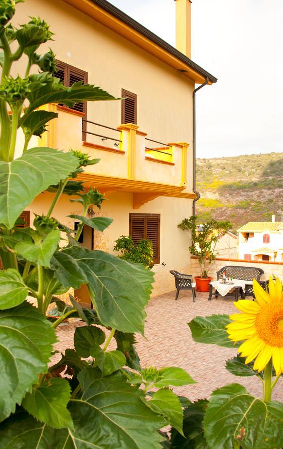 Casa Vacanze Sandalia Bosa Exteriör bild
